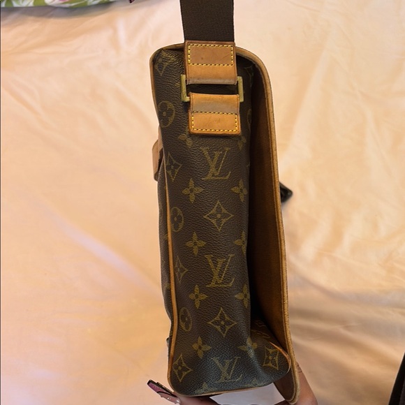 Louis Vuitton Brown Monogram Messenger Bag - Picture 5 of 17